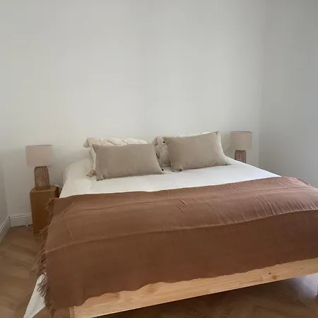 Apartment La Halte Des Arenes De Nude Beaute Du Minimalisme *