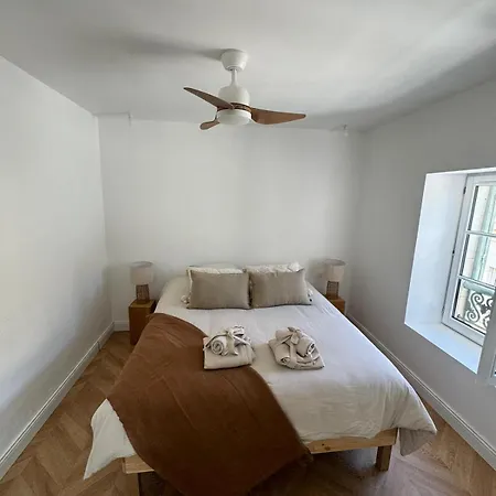 Apartment La Halte Des Arenes De Nude Beaute Du Minimalisme *