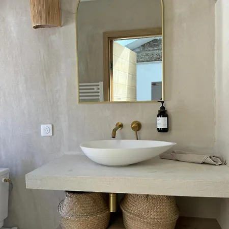 La Halte Des Arenes De Nude Beaute Du Minimalisme